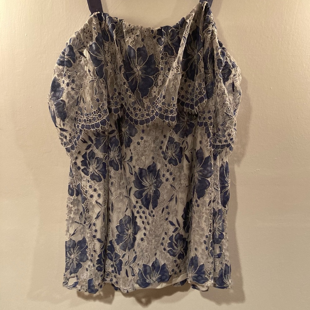 NWT LANE BRYANT 26/28 off shoulder sleeve blue and white floral lace tank top - Picture 5 of 8